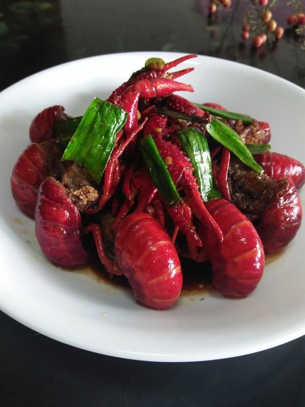 爆炒小龍蝦的做法-香辣味炒菜譜-易網健康養生網 爆炒小龍蝦的做法-香辣味炒菜譜