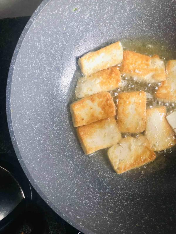 紅燒帶魚豆腐的做法-醬香味煎菜譜-易網健康養生網 紅燒帶魚豆腐的做法-醬香味煎菜譜