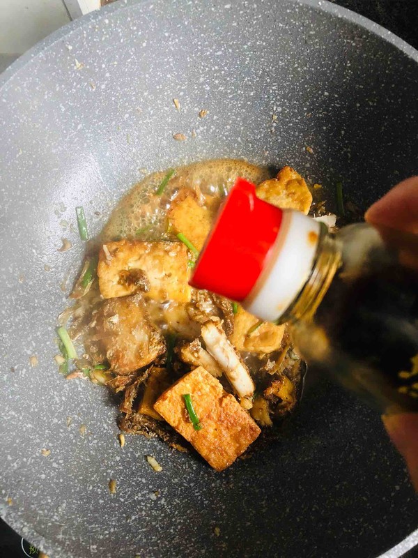 紅燒帶魚豆腐的做法-醬香味煎菜譜-易網健康養生網 紅燒帶魚豆腐的做法-醬香味煎菜譜