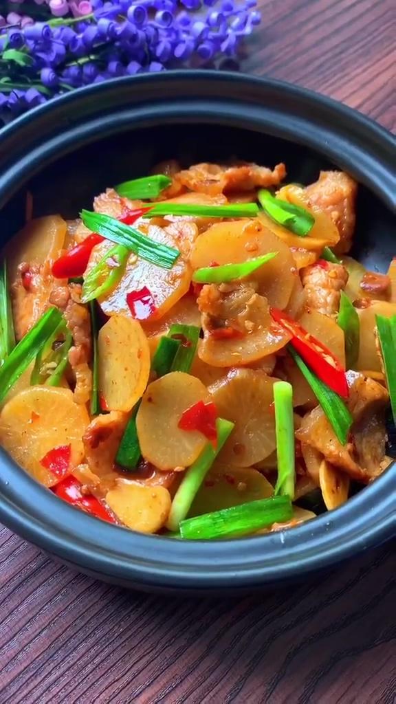 干鍋蘿卜片的做法-家常味炒菜譜