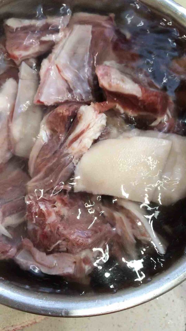 紅燒羊肉的做法-家常味燉菜譜-易網<a href=http://www.xllyou.com/ target=_blank class=infotextkey>健康養生</a>網 紅燒羊肉的做法-家常味燉菜譜