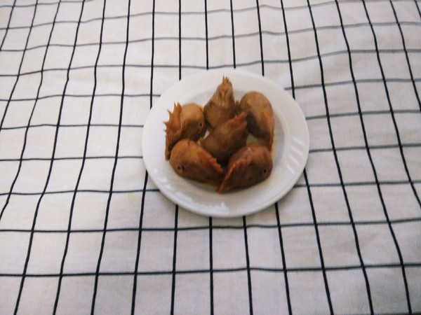 燉雞頭的做法-家常味燉菜譜
