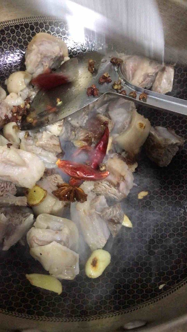 紅燒羊肉的做法-家常味燉菜譜-易網健康養生網 紅燒羊肉的做法-家常味燉菜譜