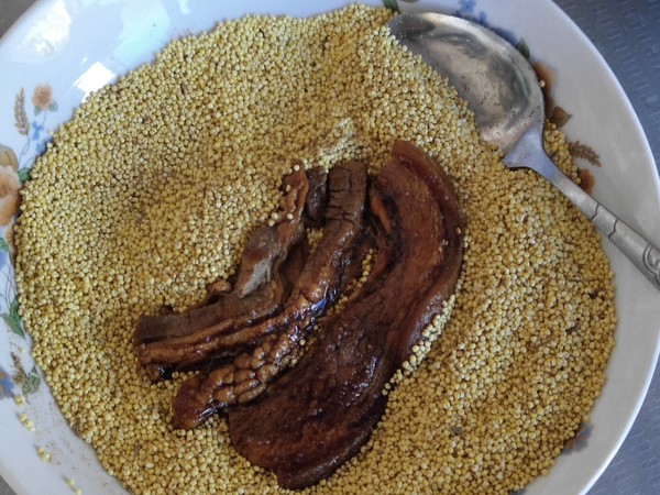 香糯小米扣肉的做法-家常味蒸菜譜-易網健康養生網 香糯小米扣肉的做法-家常味蒸菜譜