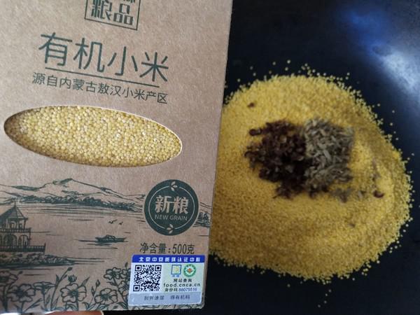 香糯小米扣肉的做法-家常味蒸菜譜-易網<a href=http://www.xllyou.com/ target=_blank class=infotextkey>健康養生</a>網 香糯小米扣肉的做法-家常味蒸菜譜