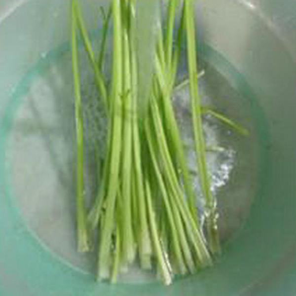 黑木耳香干炒芹菜的做法-家常味炒菜譜-易網(wǎng)健康養(yǎng)生網(wǎng) 黑木耳香干炒芹菜的做法-家常味炒菜譜