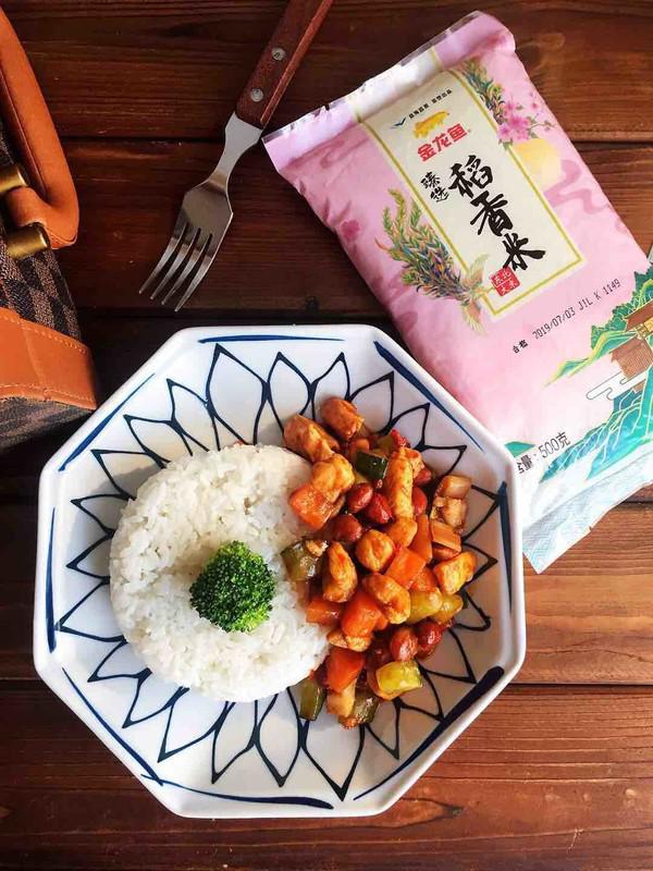 秒殺飯店的宮保雞丁蓋澆飯的做法-咸鮮味炒菜譜-易網健康養生網 秒殺飯店的宮保雞丁蓋澆飯的做法-咸鮮味炒菜譜