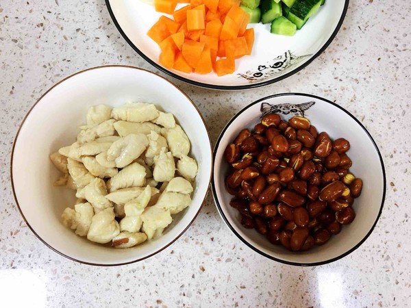 秒殺飯店的宮保雞丁蓋澆飯的做法-咸鮮味炒菜譜-易網健康養生網 秒殺飯店的宮保雞丁蓋澆飯的做法-咸鮮味炒菜譜