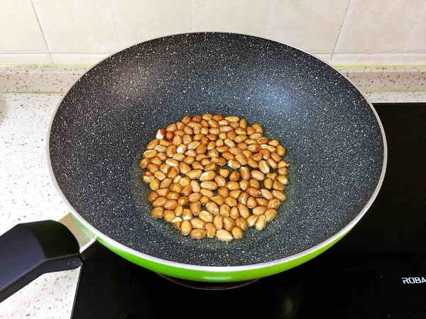 秒殺飯店的宮保雞丁蓋澆飯的做法-咸鮮味炒菜譜-易網健康養生網 秒殺飯店的宮保雞丁蓋澆飯的做法-咸鮮味炒菜譜