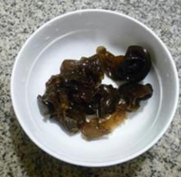黑木耳栗子燒小素雞的做法-家常味燒菜譜-易網(wǎng)健康養(yǎng)生網(wǎng) 黑木耳栗子燒小素雞的做法-家常味燒菜譜