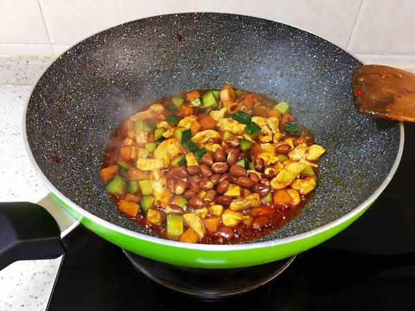 秒殺飯店的宮保雞丁蓋澆飯的做法-咸鮮味炒菜譜-易網健康養生網 秒殺飯店的宮保雞丁蓋澆飯的做法-咸鮮味炒菜譜