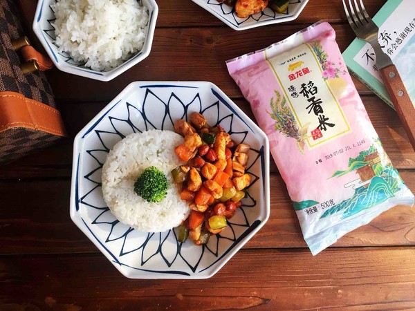 秒殺飯店的宮保雞丁蓋澆飯的做法-咸鮮味炒菜譜-易網健康養生網 秒殺飯店的宮保雞丁蓋澆飯的做法-咸鮮味炒菜譜