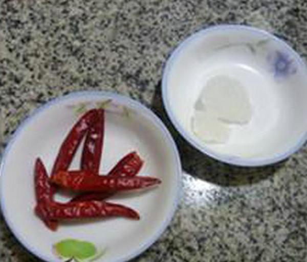 黑木耳栗子燒小素雞的做法-家常味燒菜譜-易網(wǎng)健康養(yǎng)生網(wǎng) 黑木耳栗子燒小素雞的做法-家常味燒菜譜