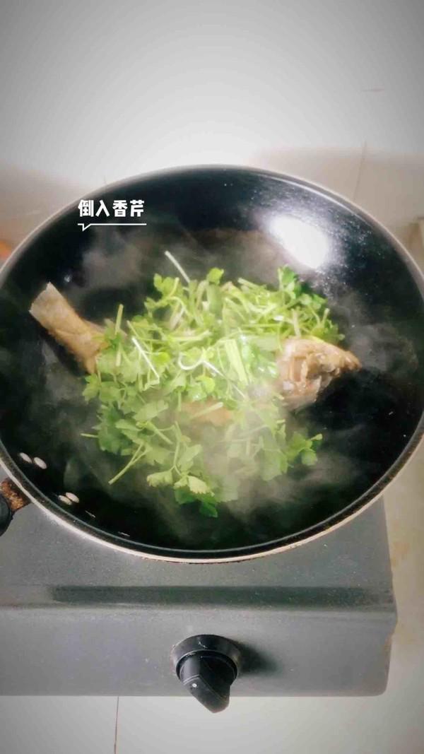 香芹燒花鏈的做法-家常味燒菜譜