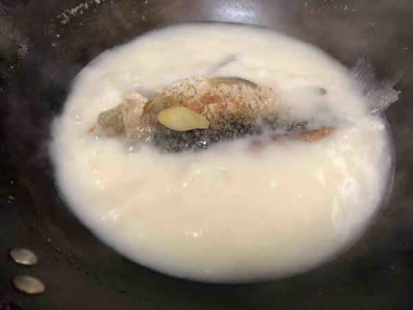 鯽魚湯的做法-家常味燉菜譜-易網健康養生網 鯽魚湯的做法-家常味燉菜譜