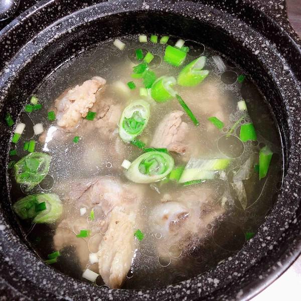 酸菜燉大骨的做法-咸鮮味燉菜譜-易網健康養生網 酸菜燉大骨的做法-咸鮮味燉菜譜