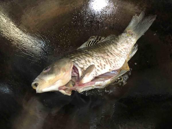 鯽魚湯的做法-家常味燉菜譜-易網<a href=http://www.xllyou.com/ target=_blank class=infotextkey>健康養生</a>網 鯽魚湯的做法-家常味燉菜譜