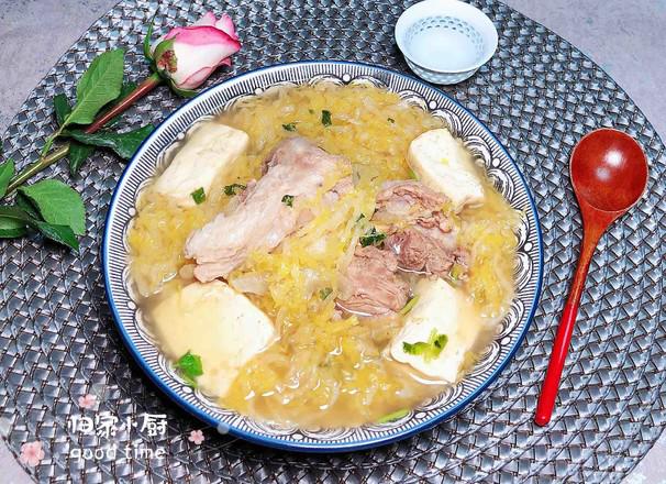 酸菜燉大骨的做法-咸鮮味燉菜譜-易網健康養生網 酸菜燉大骨的做法-咸鮮味燉菜譜