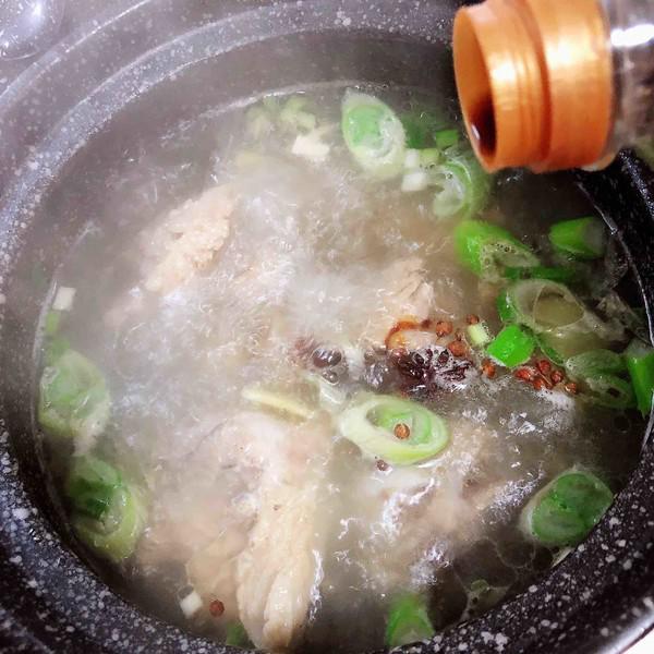 酸菜燉大骨的做法-咸鮮味燉菜譜-易網健康養生網 酸菜燉大骨的做法-咸鮮味燉菜譜