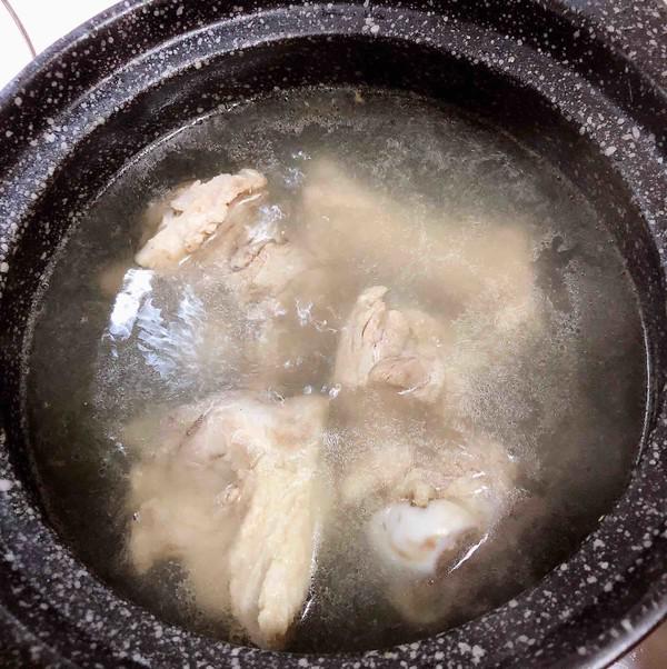 酸菜燉大骨的做法-咸鮮味燉菜譜-易網健康養生網 酸菜燉大骨的做法-咸鮮味燉菜譜