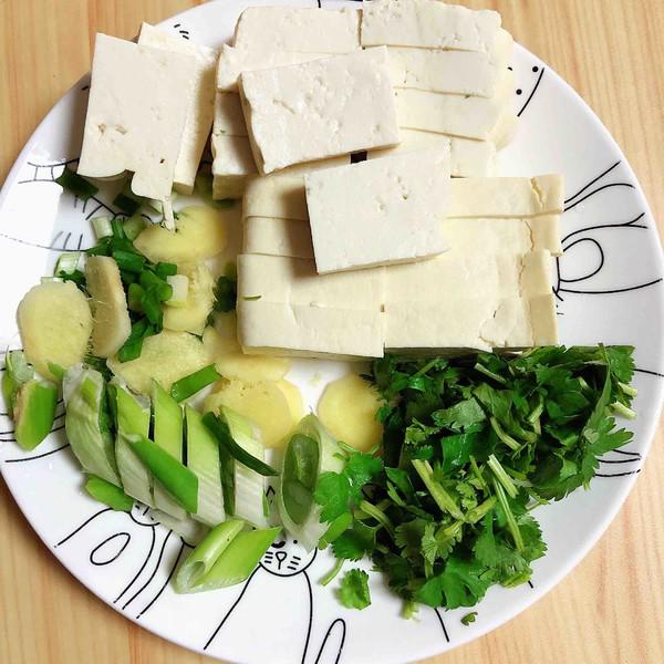 酸菜燉大骨的做法-咸鮮味燉菜譜-易網健康養生網 酸菜燉大骨的做法-咸鮮味燉菜譜