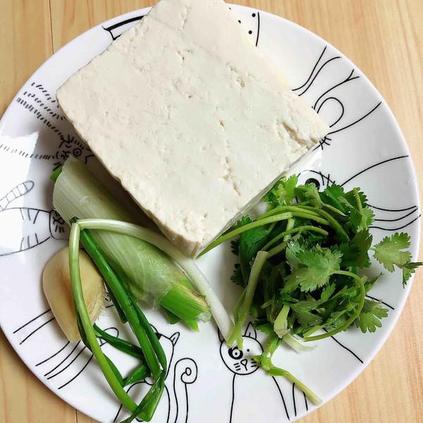 酸菜燉大骨的做法-咸鮮味燉菜譜-易網健康養生網 酸菜燉大骨的做法-咸鮮味燉菜譜