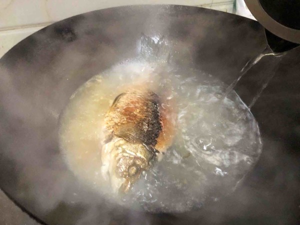 鯽魚湯的做法-家常味燉菜譜-易網健康養生網 鯽魚湯的做法-家常味燉菜譜