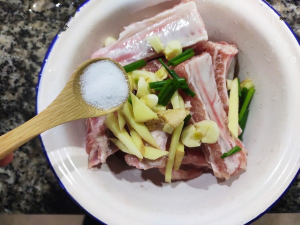 脆皮炸排骨的做法-家常味炸菜譜-易網(wǎng)健康養(yǎng)生網(wǎng) 脆皮炸排骨的做法-家常味炸菜譜