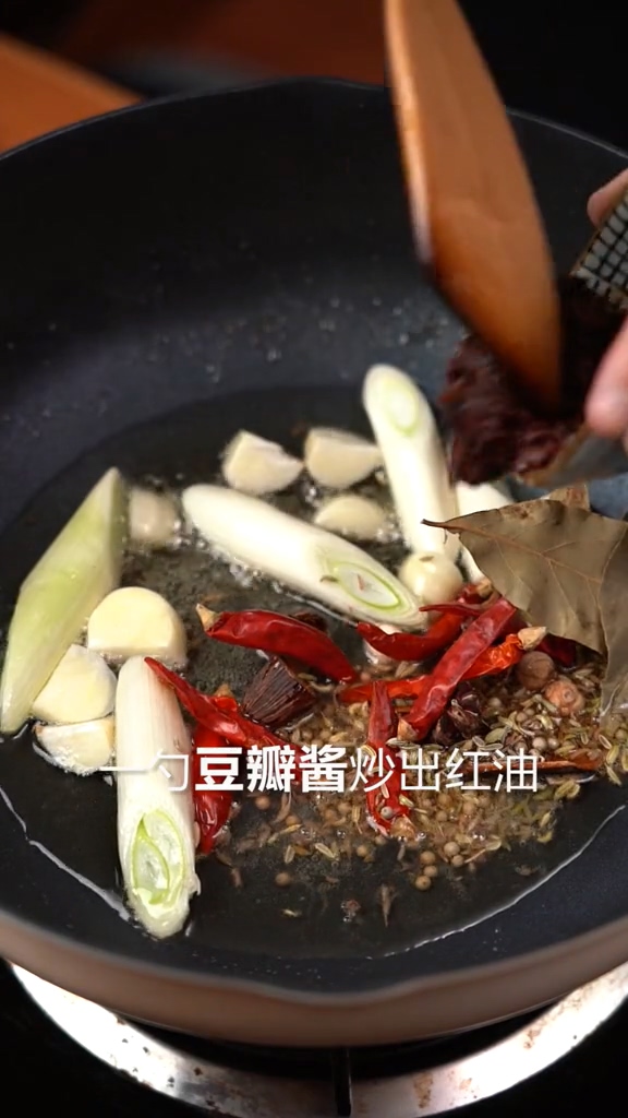 紅湯羊蝎子的做法-家常味煮菜譜