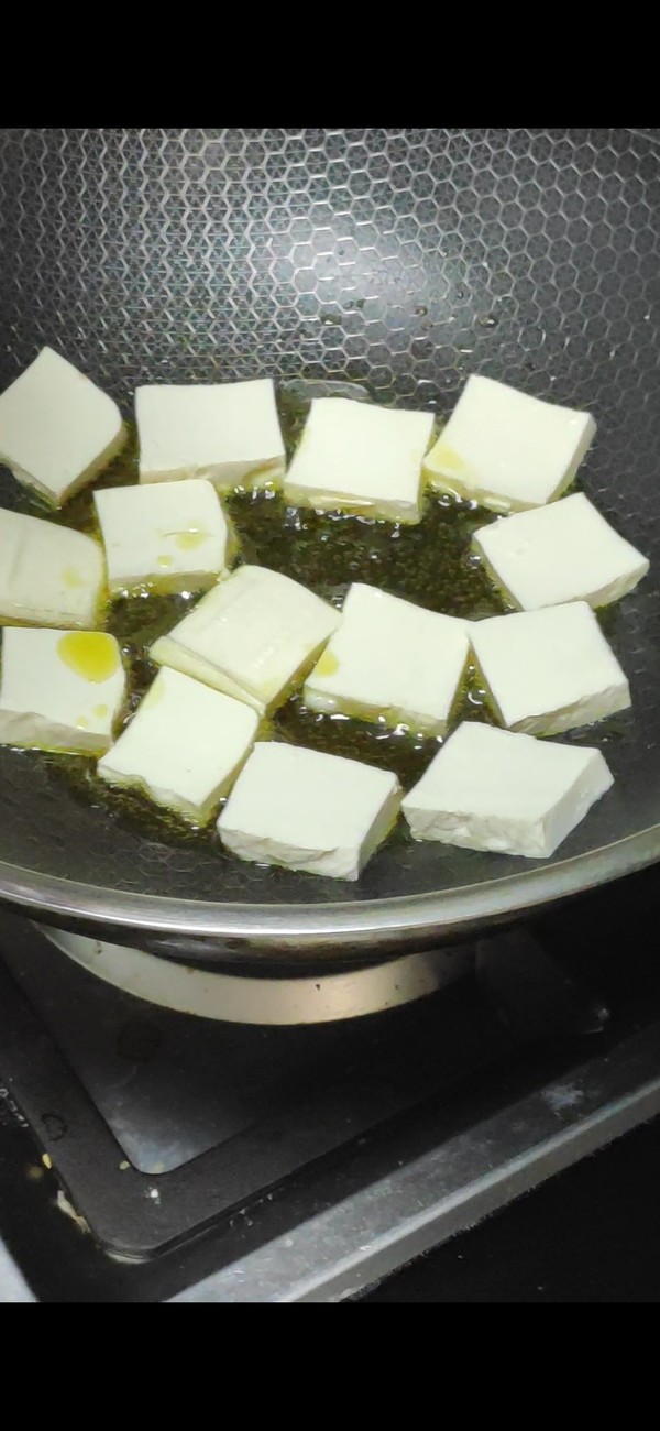 家常青菜豆腐,完美的搭檔,超級(jí)下飯!的做法-家常味煎菜譜-易網(wǎng)<a href=http://www.xllyou.com/ target=_blank class=infotextkey>健康養(yǎng)生</a>網(wǎng) 家常青菜豆腐,完美的搭檔,超級(jí)下飯!的做法-家常味煎菜譜