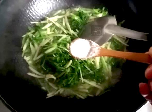 銀絲梗菜炒冬筍的做法-咸鮮味炒菜譜-易網(wǎng)健康養(yǎng)生網(wǎng) 銀絲梗菜炒冬筍的做法-咸鮮味炒菜譜