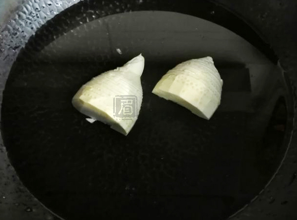 銀絲梗菜炒冬筍的做法-咸鮮味炒菜譜-易網(wǎng)<a href=http://www.xllyou.com/ target=_blank class=infotextkey>健康養(yǎng)生</a>網(wǎng) 銀絲梗菜炒冬筍的做法-咸鮮味炒菜譜