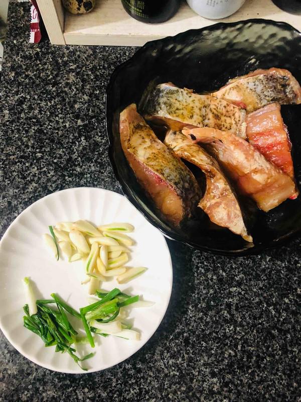 萬家香之紅燒草魚的做法-醬香味燒菜譜-易網<a href=http://www.xllyou.com/ target=_blank class=infotextkey>健康養生</a>網 萬家香之紅燒草魚的做法-醬香味燒菜譜