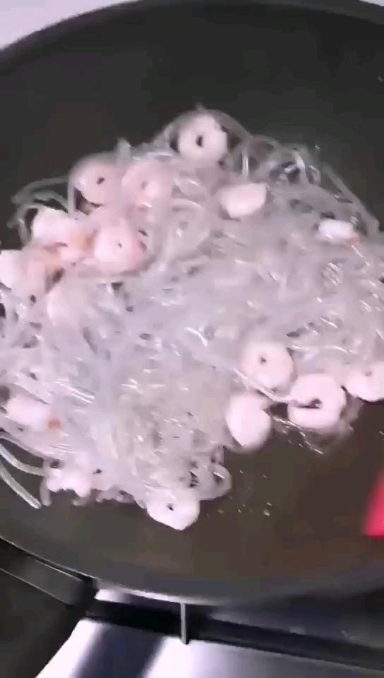 蝦仁粉絲煲的做法-家常味煮菜譜