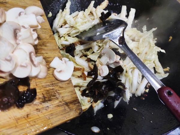 家常炒面的做法-家常味炒菜譜-易網健康養生網 家常炒面的做法-家常味炒菜譜