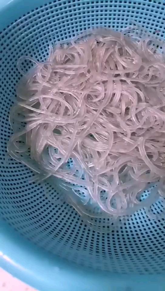 蝦仁粉絲煲的做法-家常味煮菜譜