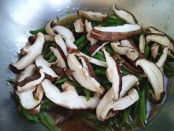 香菇豆角絲的做法-家常味炒菜譜-易網健康養生網 香菇豆角絲的做法-家常味炒菜譜