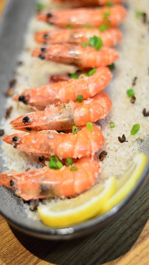 鹽焗蝦的做法-咸鮮味干鍋菜譜-易網(wǎng)健康養(yǎng)生網(wǎng) 鹽焗蝦的做法-咸鮮味干鍋菜譜