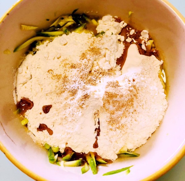 西葫蘆餅的做法-家常味煎菜譜