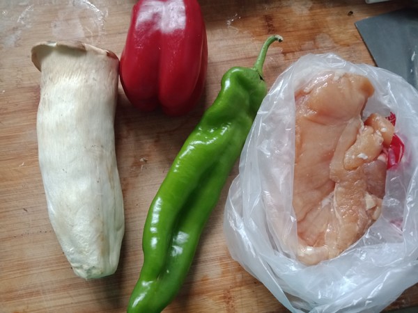 彩蔬雞丁的做法-家常味炒菜譜-易網<a href=http://www.xllyou.com/ target=_blank class=infotextkey>健康養生</a>網 彩蔬雞丁的做法-家常味炒菜譜