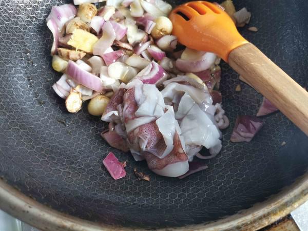 爆炒魷魚的做法-香辣味炒菜譜