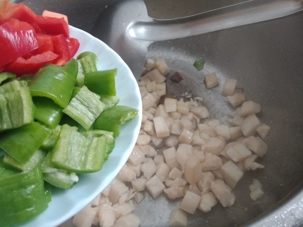 彩蔬雞丁的做法-家常味炒菜譜-易網健康養生網 彩蔬雞丁的做法-家常味炒菜譜