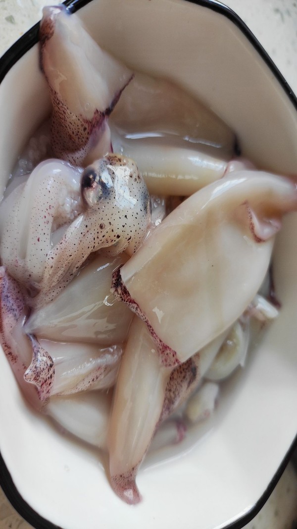 魷魚這么做,絕對好吃還不上火?的做法-家常味煮菜譜-易網<a href=http://www.xllyou.com/ target=_blank class=infotextkey>健康養生</a>網 魷魚這么做,絕對好吃還不上火?的做法-家常味煮菜譜