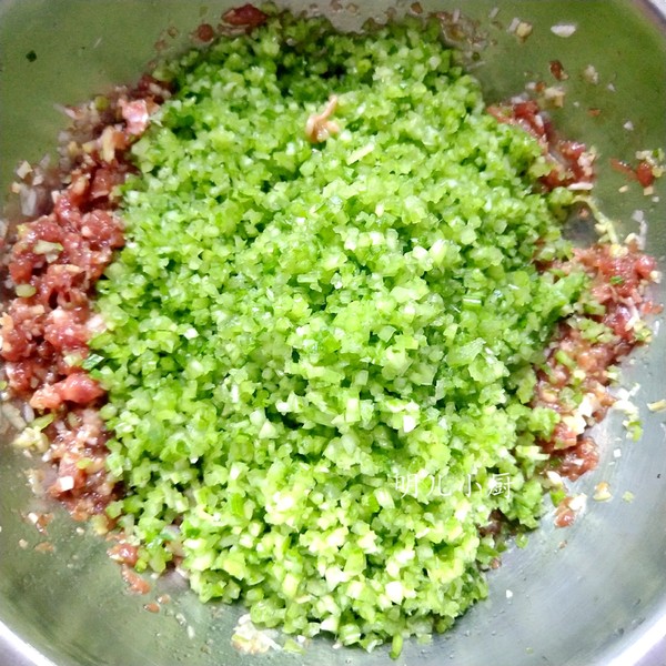 羊肉芹菜餃子的做法-家常味煮菜譜-易網健康養生網 羊肉芹菜餃子的做法-家常味煮菜譜