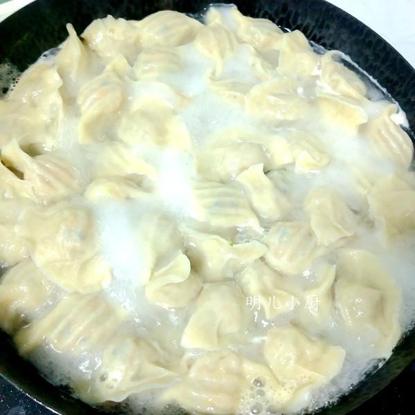 羊肉芹菜餃子的做法-家常味煮菜譜-易網健康養生網 羊肉芹菜餃子的做法-家常味煮菜譜