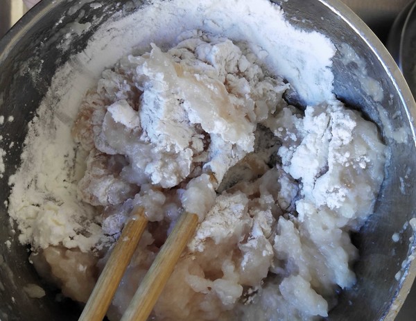 手打魚丸的做法-咸鮮味汆菜譜-易網健康養生網 手打魚丸的做法-咸鮮味汆菜譜