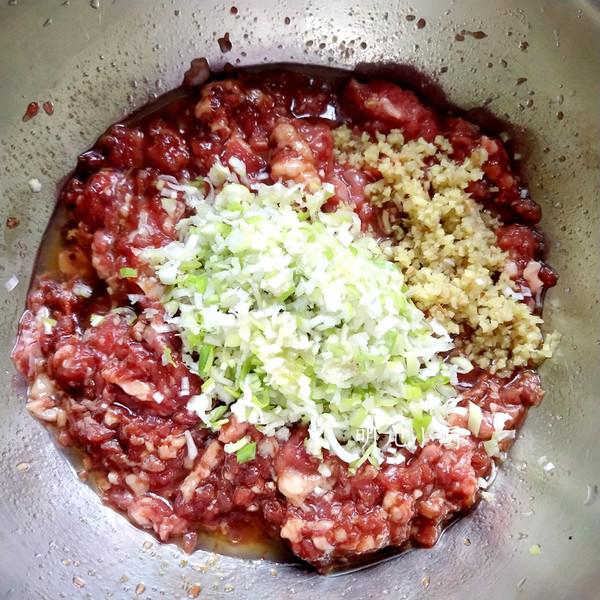 羊肉芹菜餃子的做法-家常味煮菜譜-易網健康養生網 羊肉芹菜餃子的做法-家常味煮菜譜