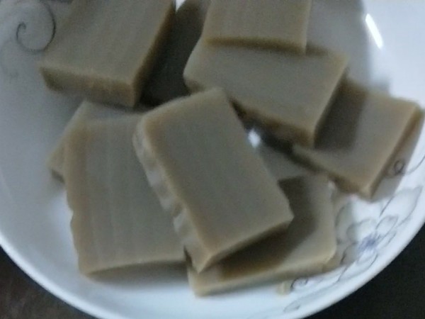 家常紅薯豆腐的做法-咸鮮味煮菜譜-易網<a href=http://www.xllyou.com/ target=_blank class=infotextkey>健康養生</a>網 家常紅薯豆腐的做法-咸鮮味煮菜譜