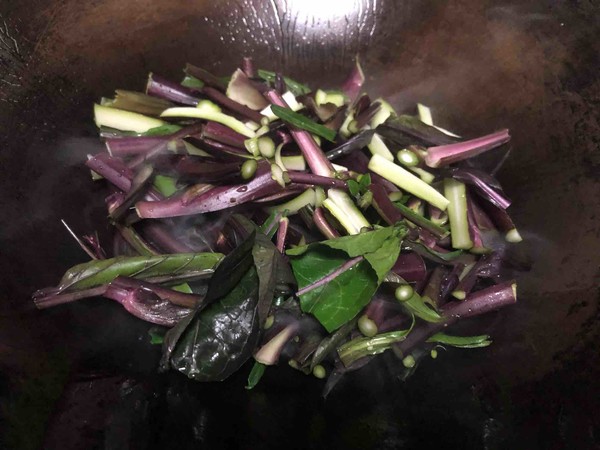 紫菜苔炒咸肉絲的做法-家常味炒菜譜-易網(wǎng)健康養(yǎng)生網(wǎng) 紫菜苔炒咸肉絲的做法-家常味炒菜譜