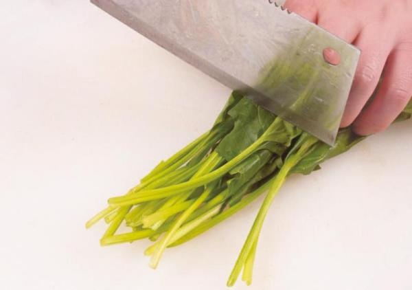 金銀蛋浸菠菜的做法-家常味炒菜譜-易網<a href=http://www.xllyou.com/ target=_blank class=infotextkey>健康養生</a>網 金銀蛋浸菠菜的做法-家常味炒菜譜